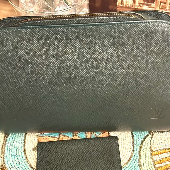 Louis Vuitton briefcase Taiga Green edition Is coming with the personal wallet. - Picture 3 of 10